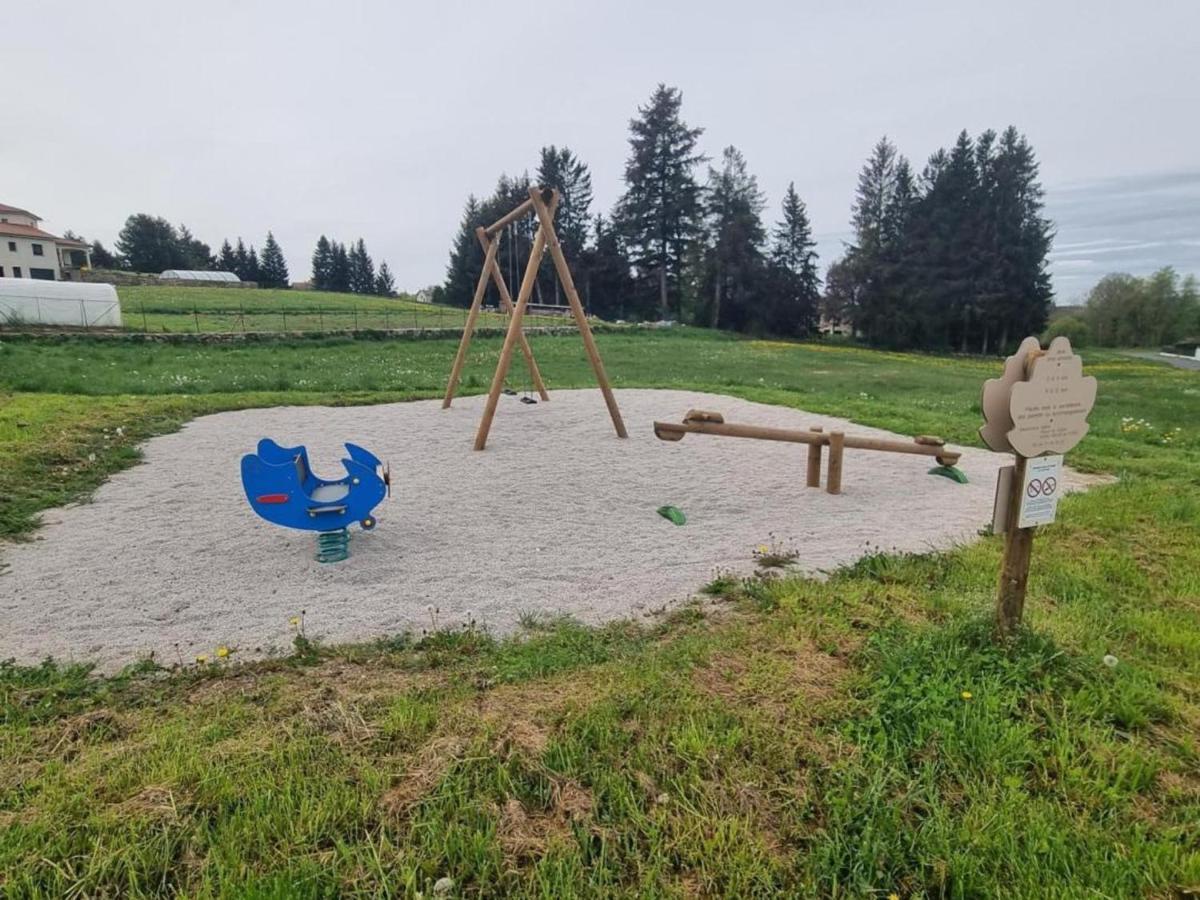 Gite Avec Cheminee, Terrasse Et Wifi - Animaux Acceptes - Fr-1-496-163 Usson-en-Forez Exteriér fotografie